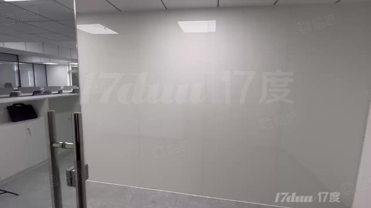 紫光发展大厦 精装修带家具 周六日有空调 车位充足 户型方正