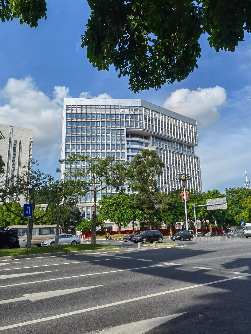萝岗 地铁上盖物业 853平 全新装修 24小时办公