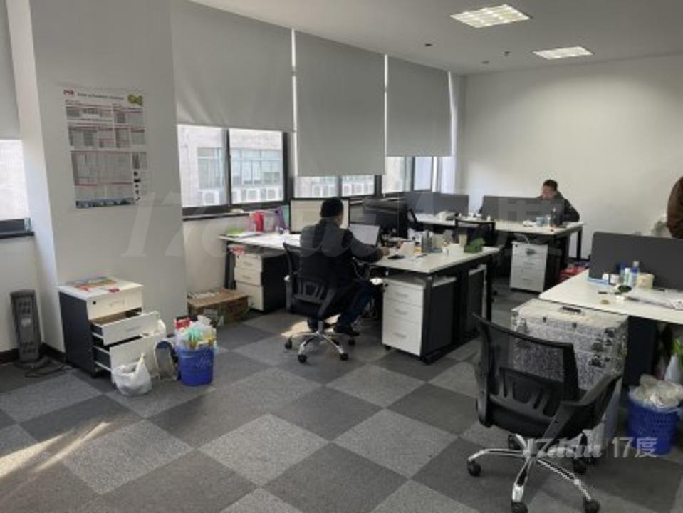 地铁漕河泾 精装带家具 宝石园独立空调 适合网络科技创业公司