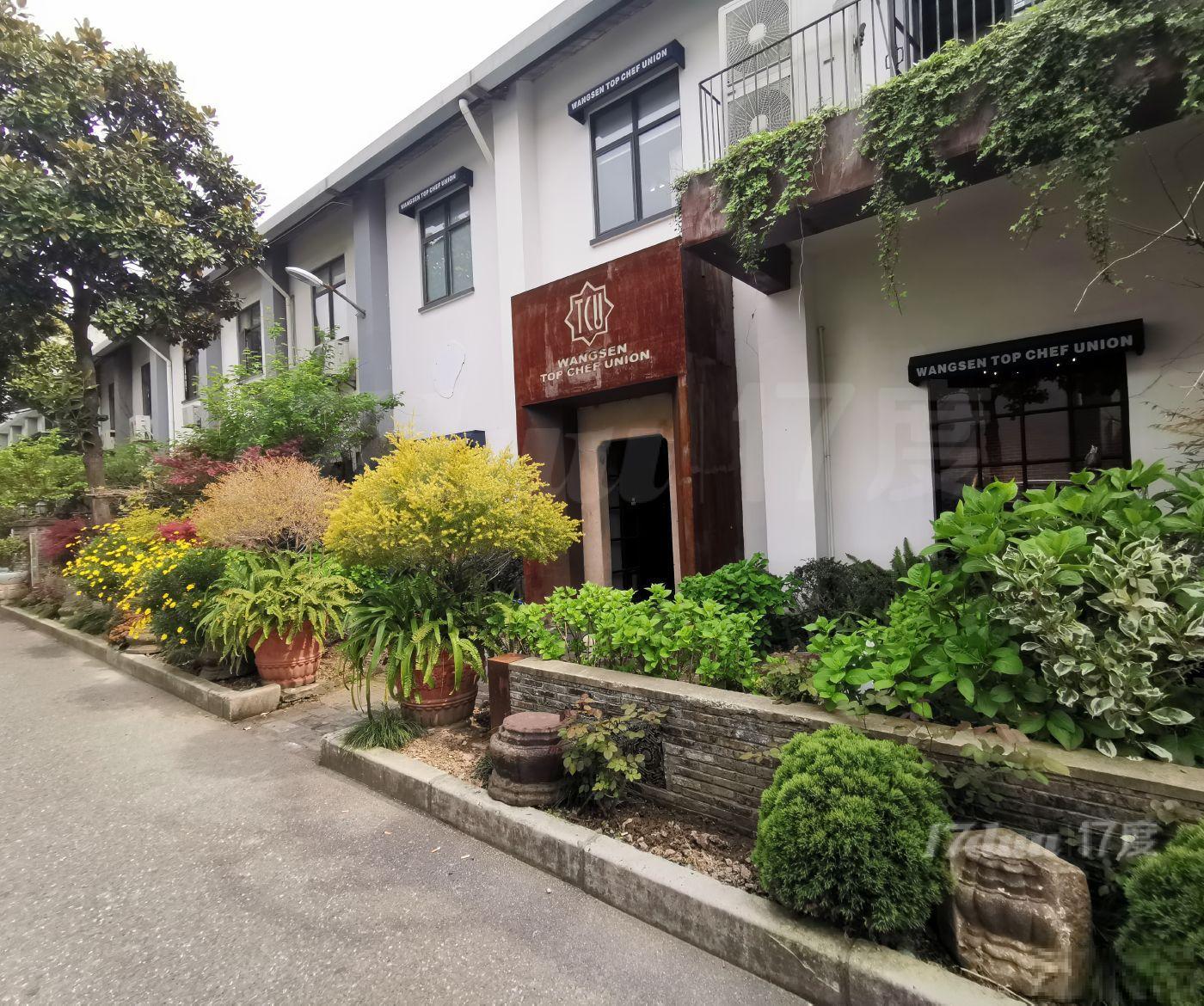 大宁音乐广场旁，联排大平层带大露台，带洗手间，精装可直接入住