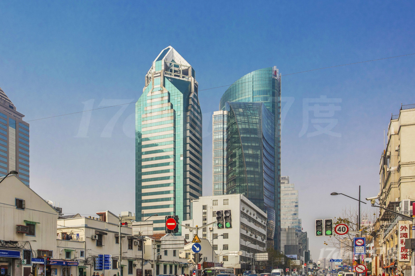 南京东路（宏伊国际广?。?00平，现房标准交付。