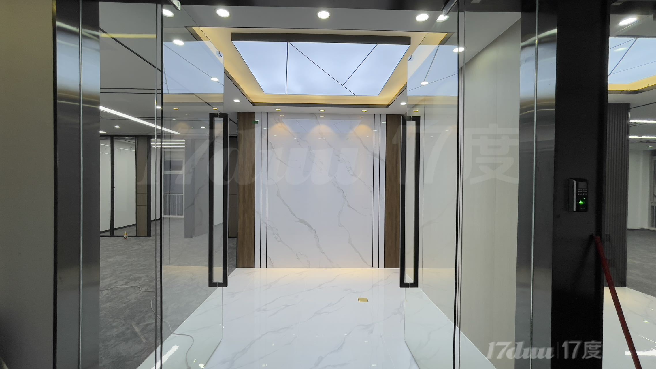 24小时空调  全新装修 4加1格局 配全套办公家具
