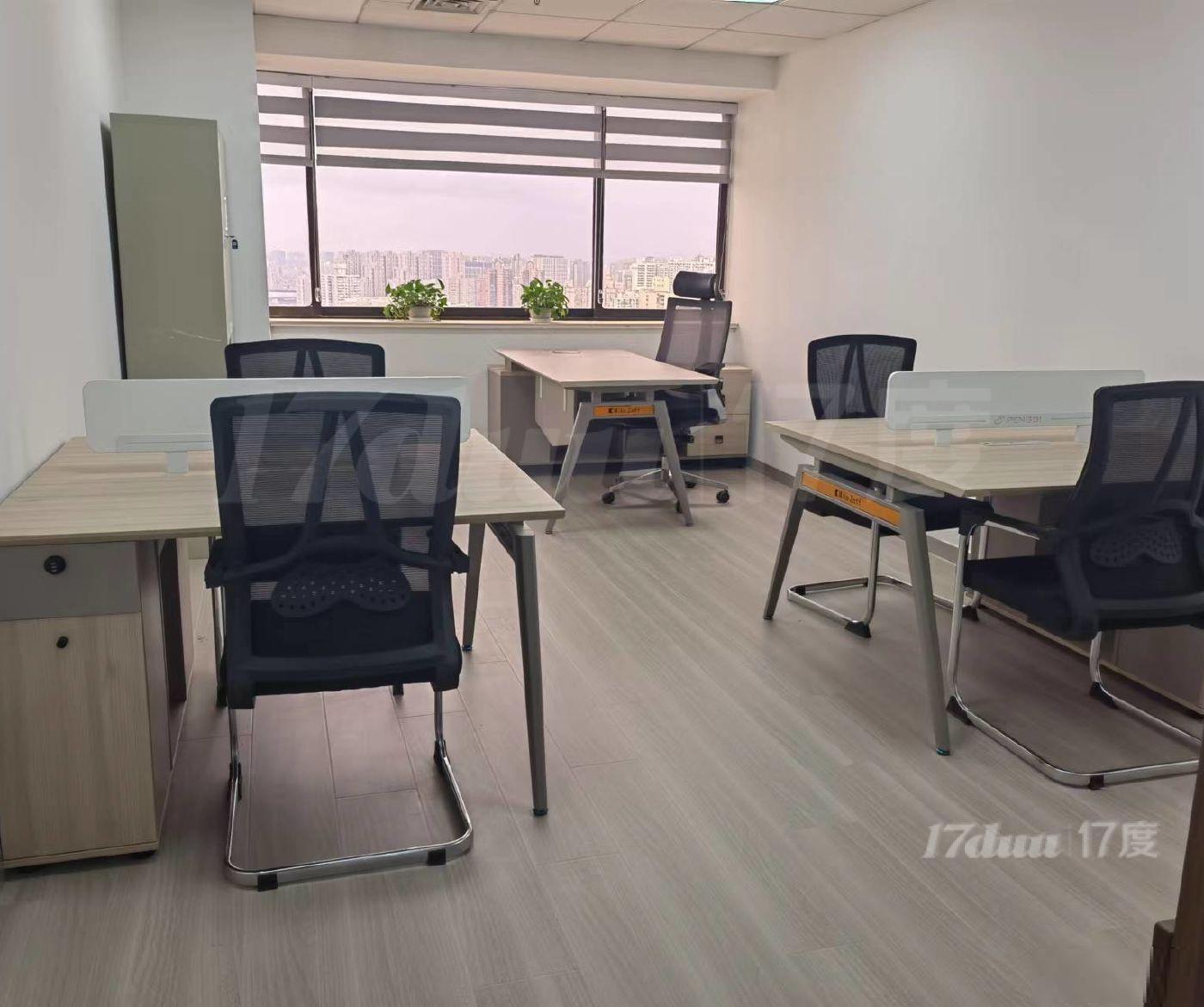 联合大厦地铁上盖，精装带家具，两间隔断随时看房，高区朝南