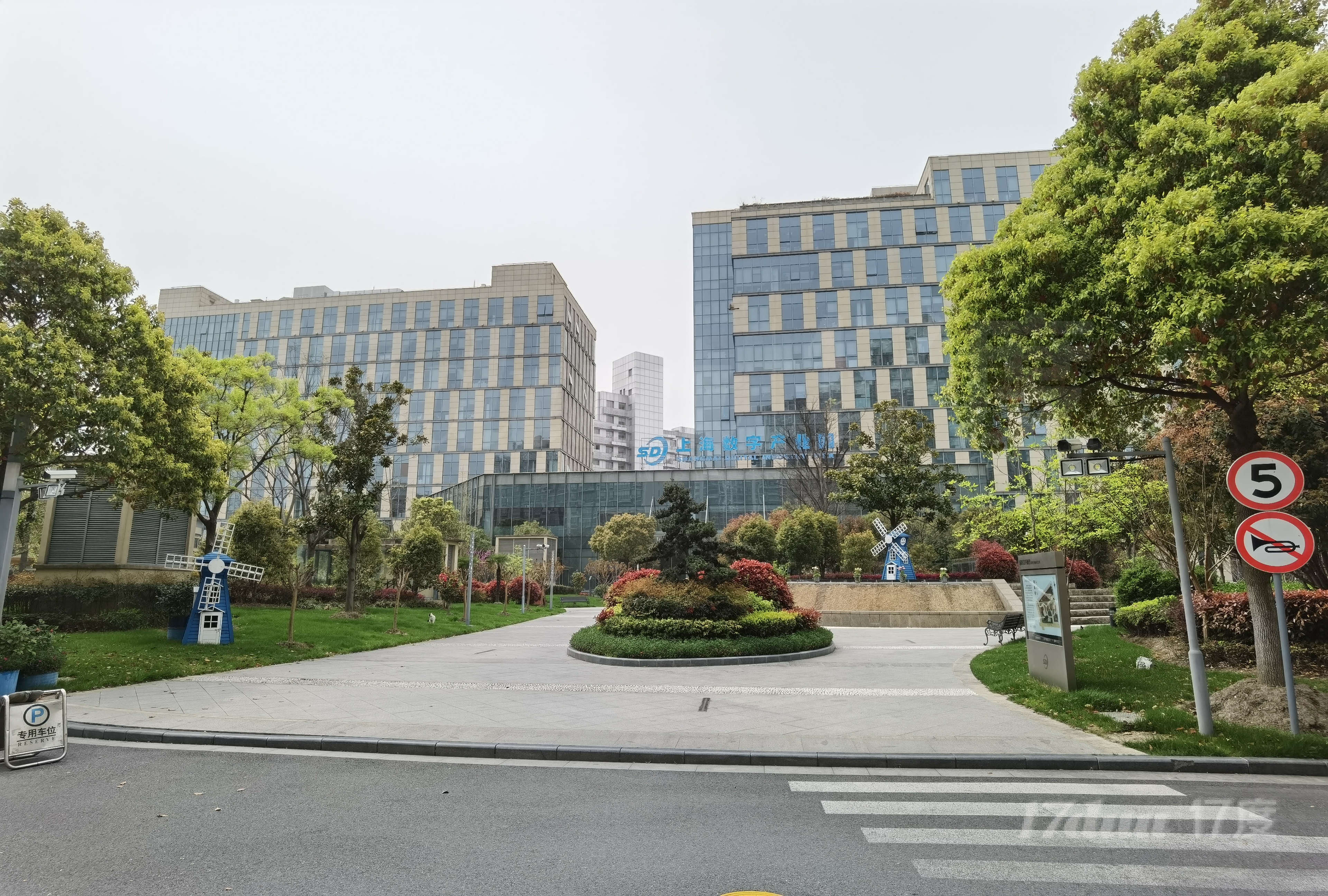 上海数字产业园精装修带家具520平可分割交通便利