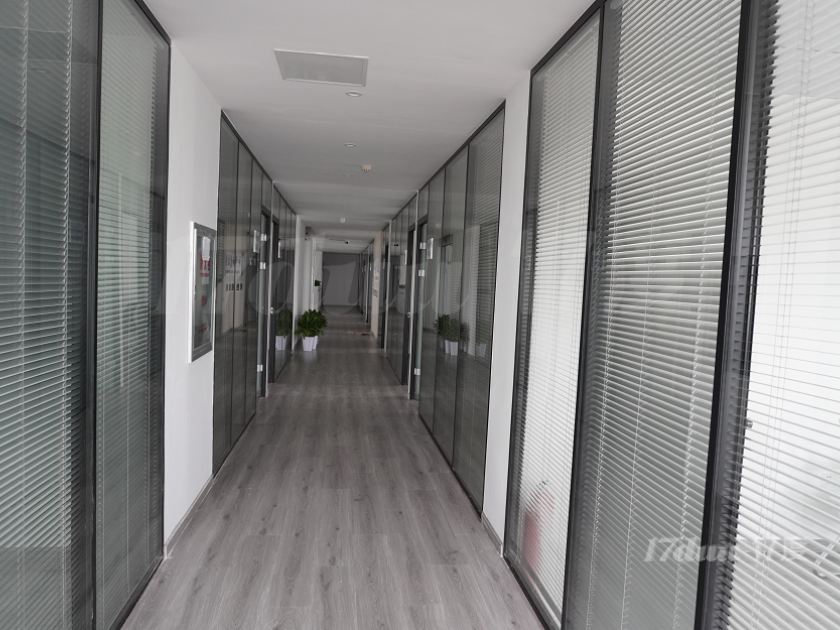 武汉经开区万达商圈小办公室出租包物业拎包入住
