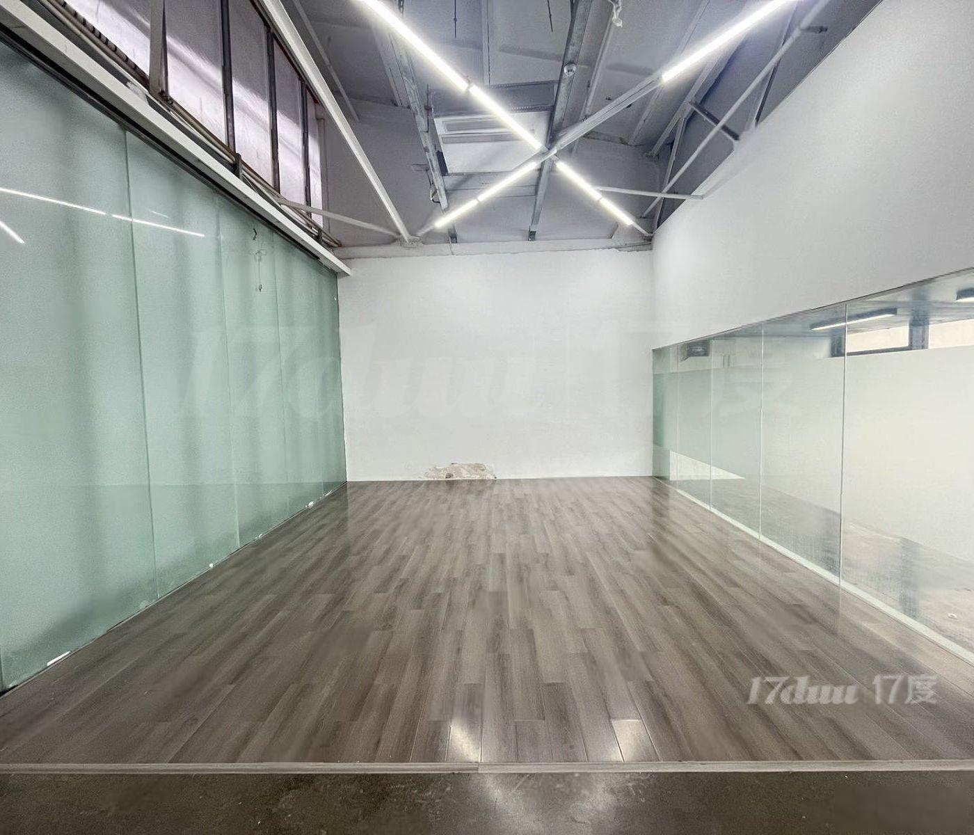 江桥万达旁 艺术园区 复式精装修