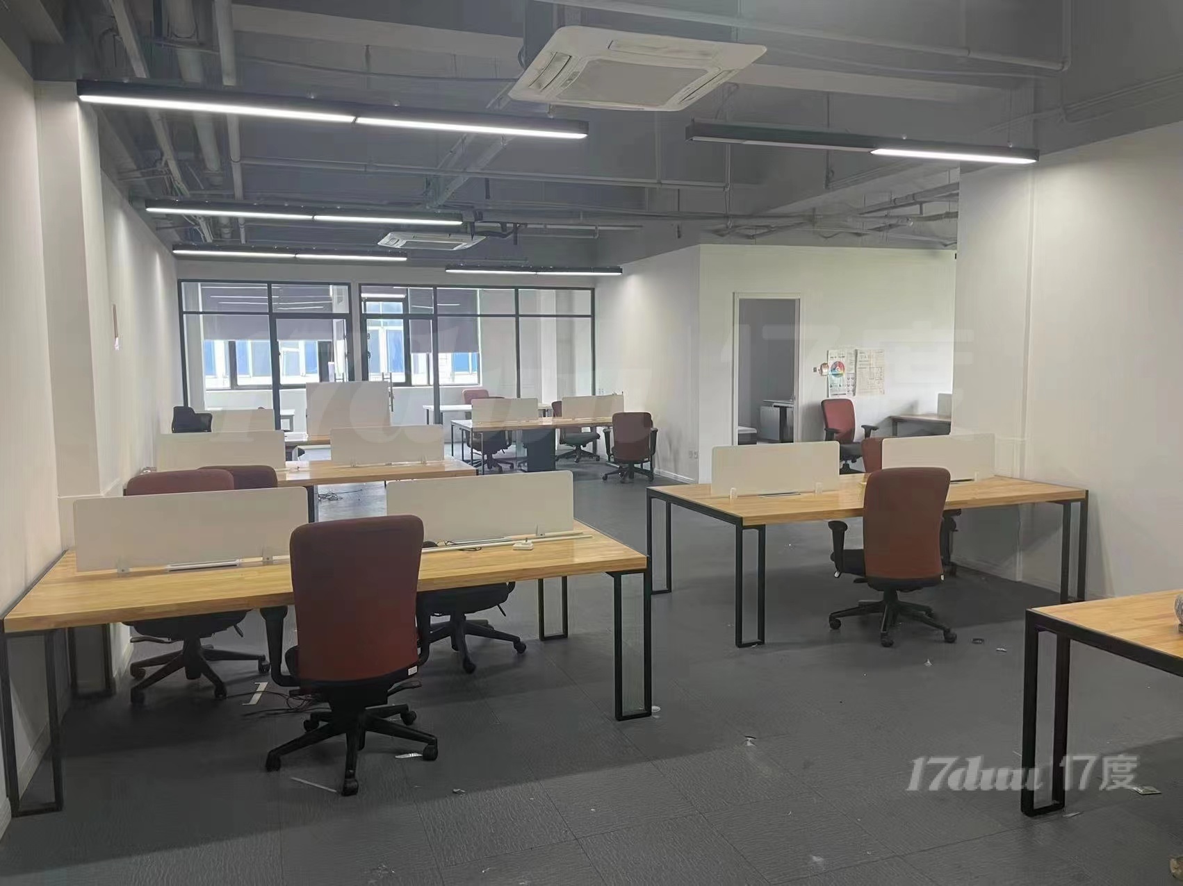 普陀高端产业园区 朝南双面采光三个隔断20工位精装修拎包办公