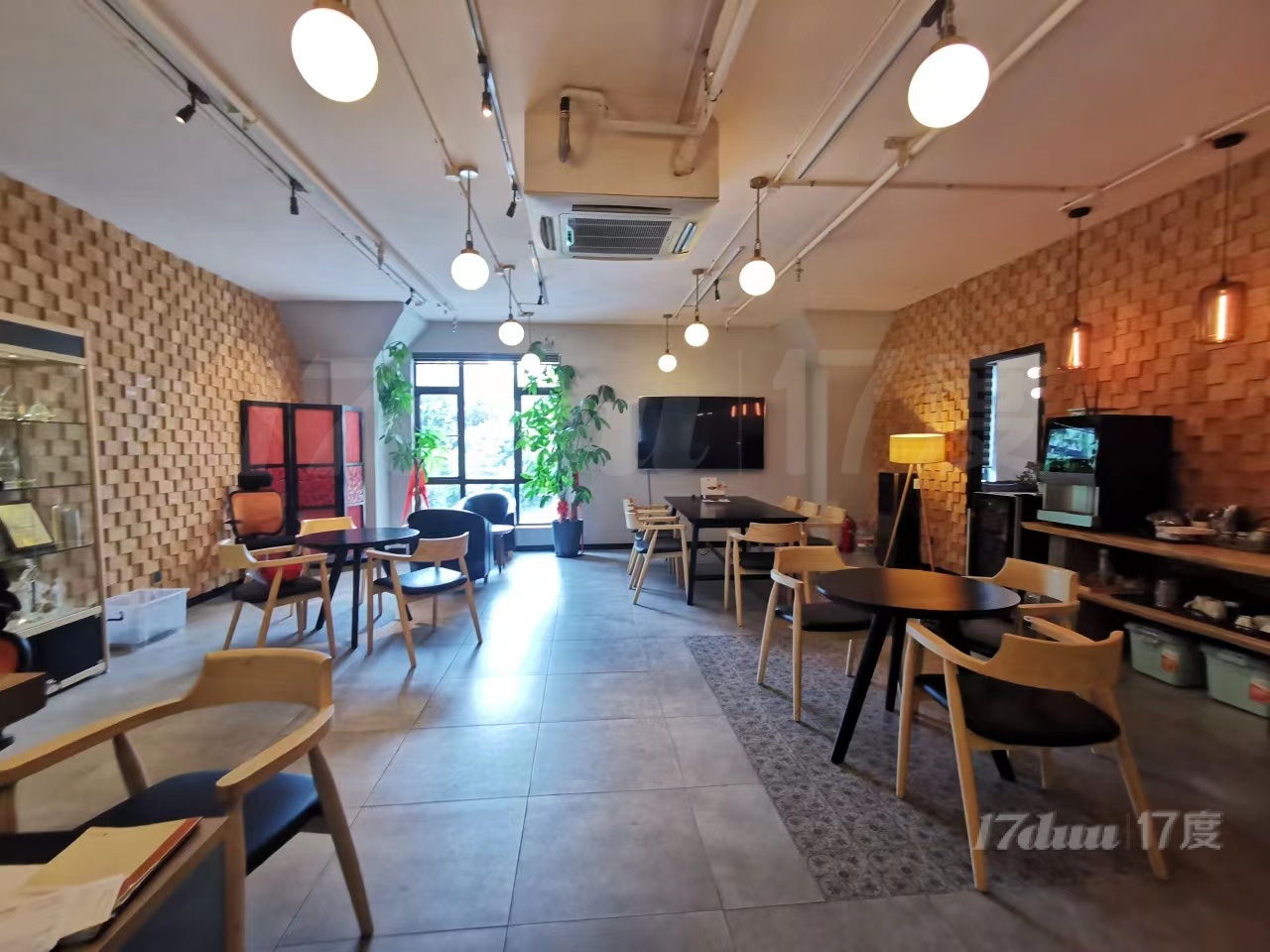 715创意园1250平整层楼出租，精装带家具，欢迎随时看房