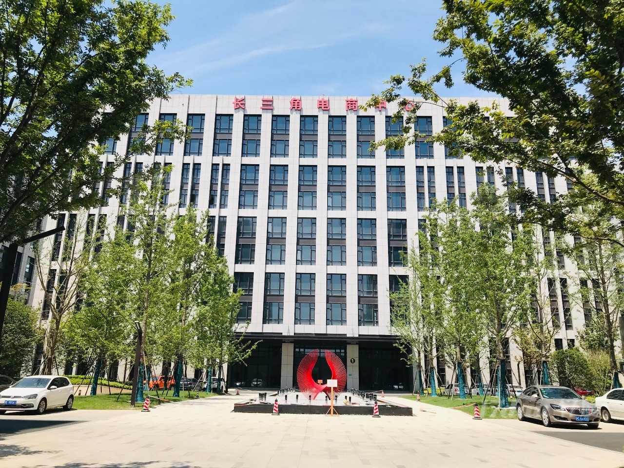 虹桥火车站（宇培国际）多套现房带装修家具，欢迎看房。