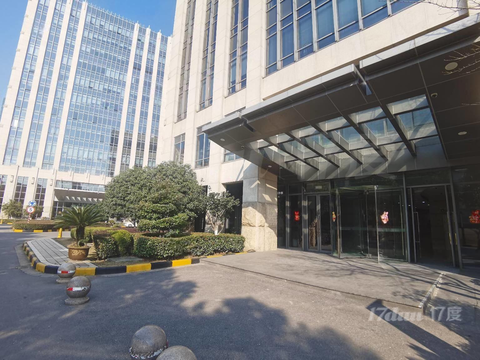 房东急租，央企大楼，免中介费。花桥核心地段，品质好，得房率高