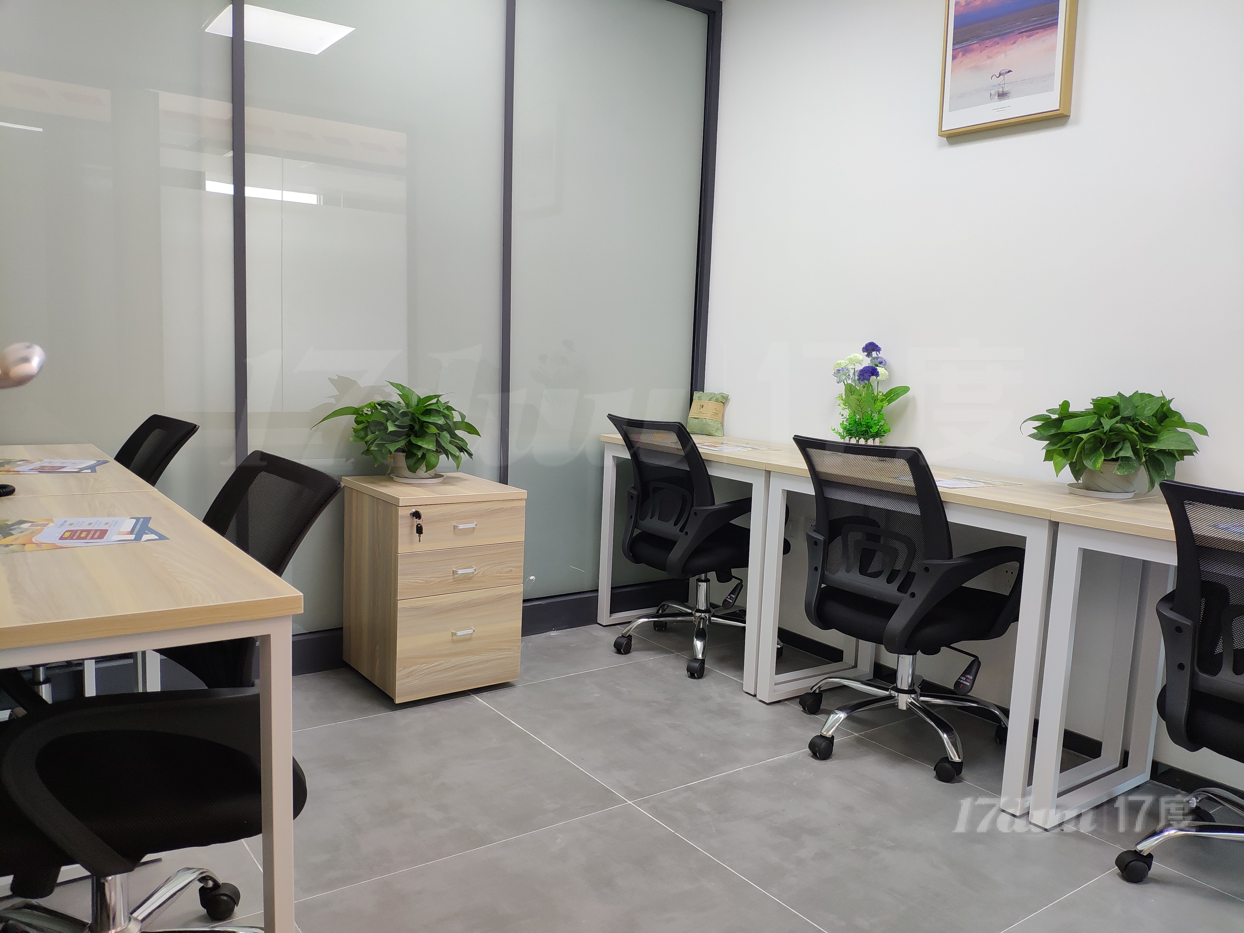 创客空间办公室出租，全包式联合办公，卡位会议室出租