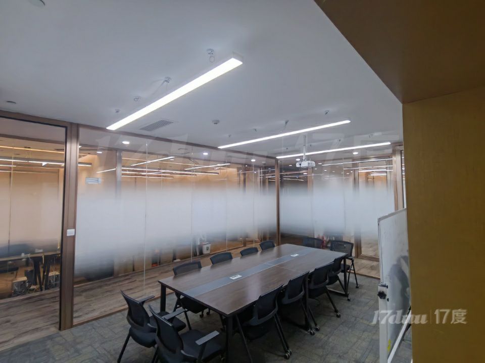 工位出租  水电费全免 中庚环球创意中心