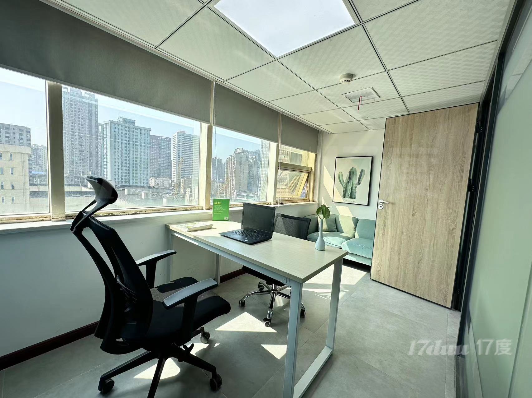 市区地段，精装修中小型独立办公室出租，带办公家具，地址可注册