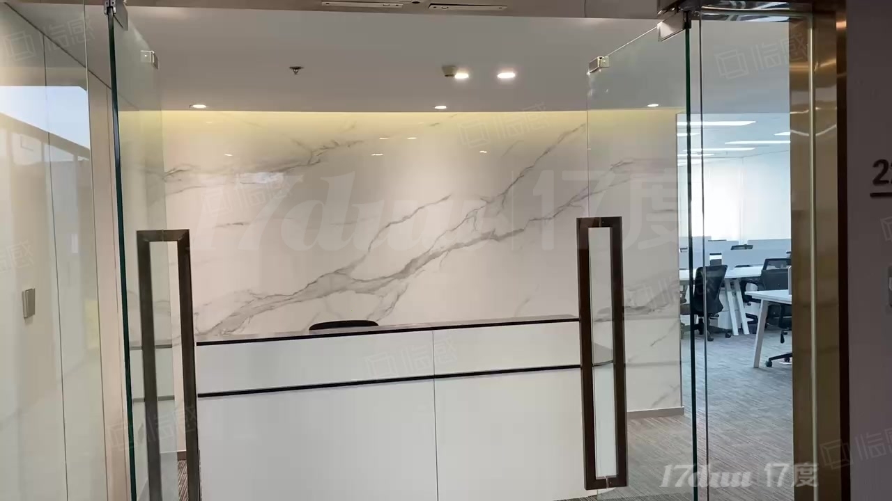特价业主直租丨朝阳门丨朝外men丨精装修带家具丨正对电梯