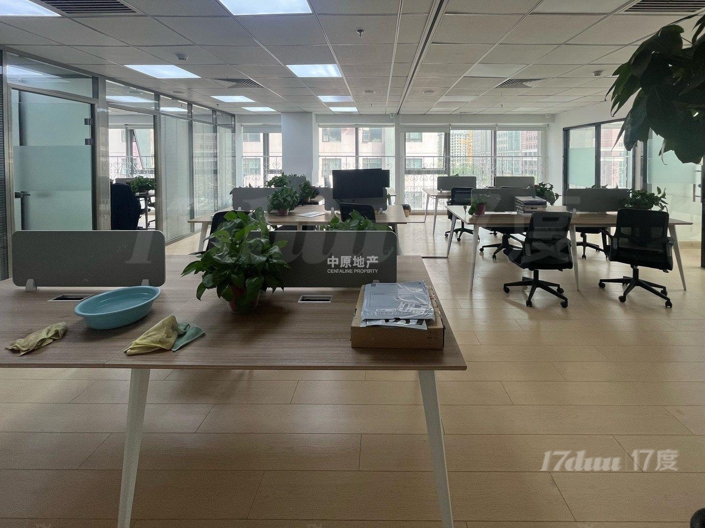 中关村 苏州街 名商大厦纯写 可册注 双面采光