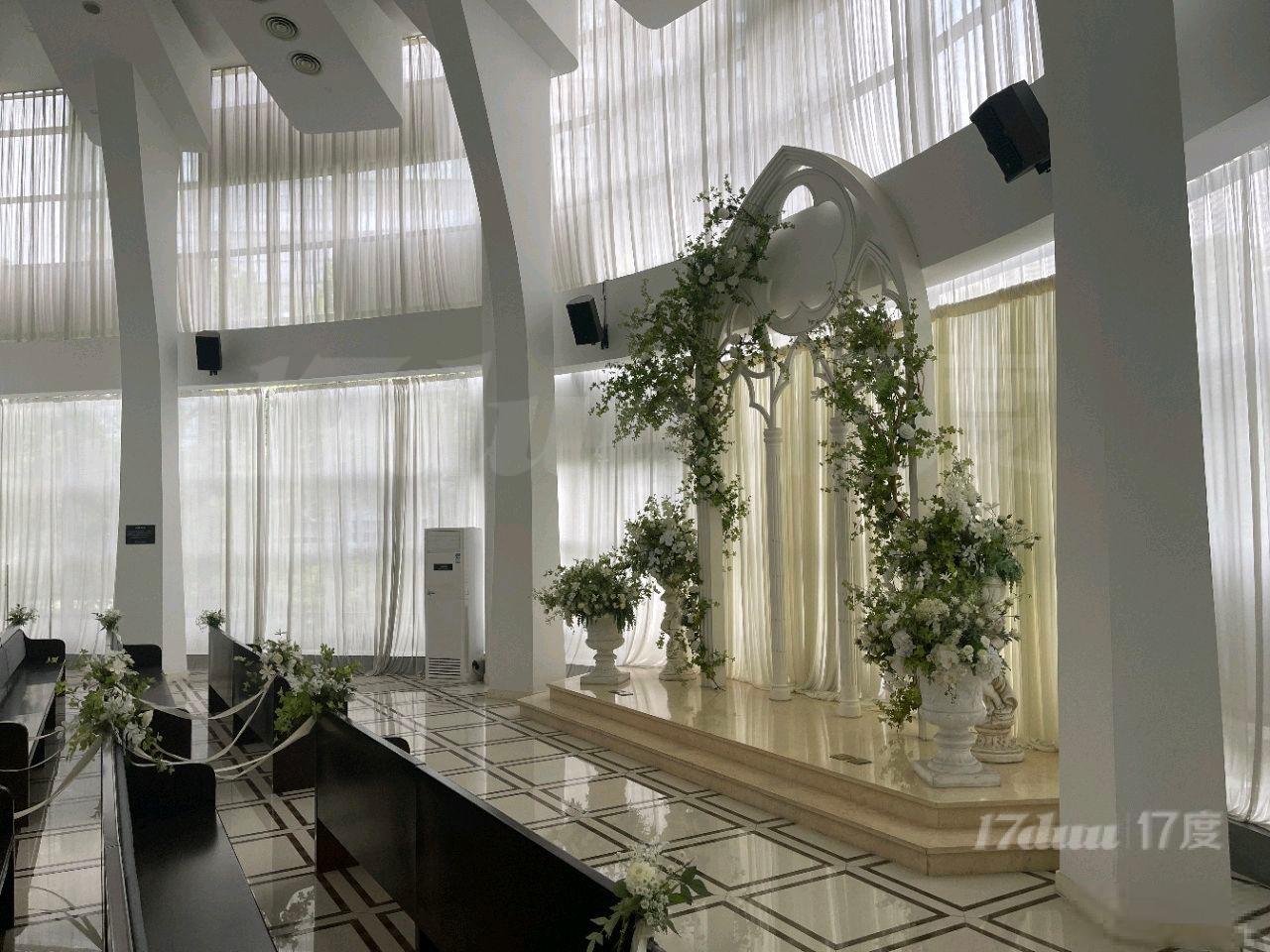 灵山公园对面园区2000平独栋，层高9米 中间无柱子，婚礼馆