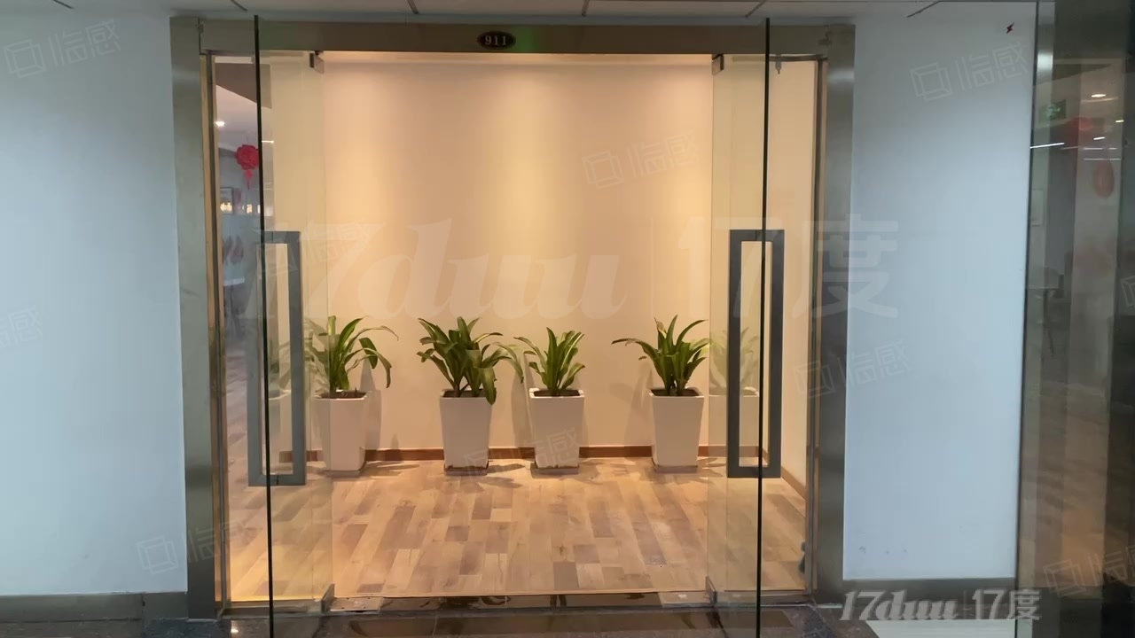 友谊宾馆对面 北三环丨精装带家具 正对电梯丨25工位 4