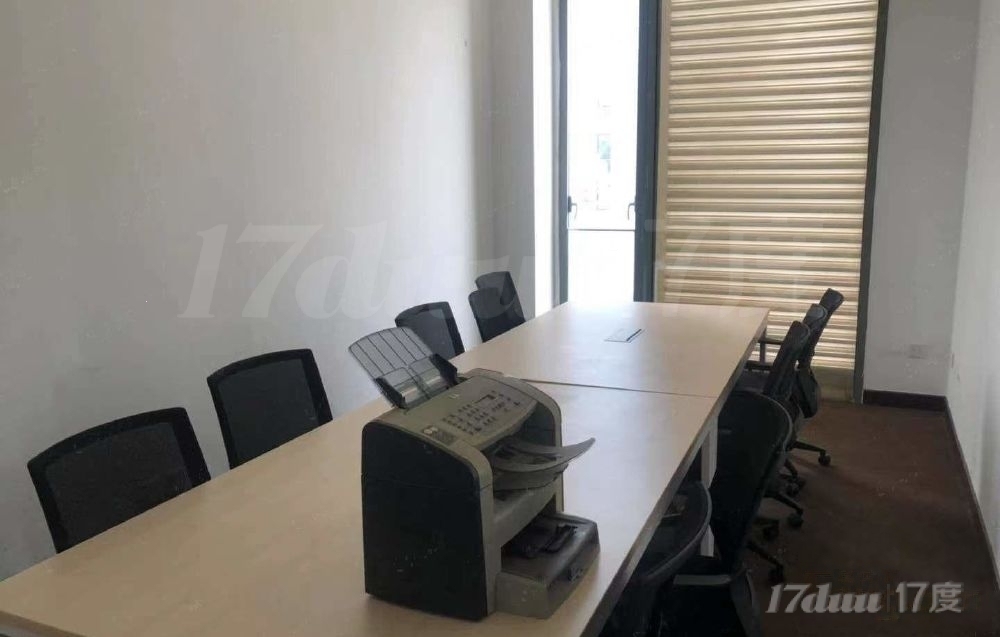 四季青 互联网产业园 正对电梯 东向采光 停车方便 随时可用
