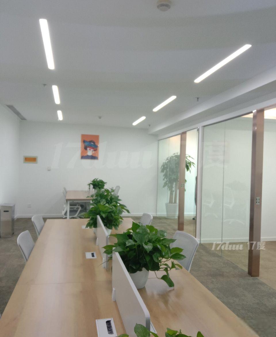 自然博物馆站地铁站，博华广场156平精装修带家具，随时看房