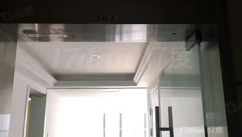 中关村长远天地方正户型高使用率128带办公家具便宜出租4