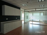江宁路地铁，精装朝东室内卫生间，装修新颖