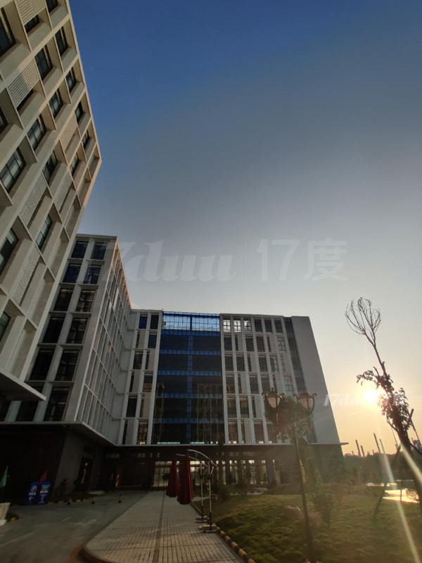 全新标准厂房出租 ，可分组，可办公生产，欢迎咨询