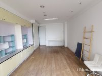 1/12号线漕宝路正地铁口 超级稀缺40平 东南朝向