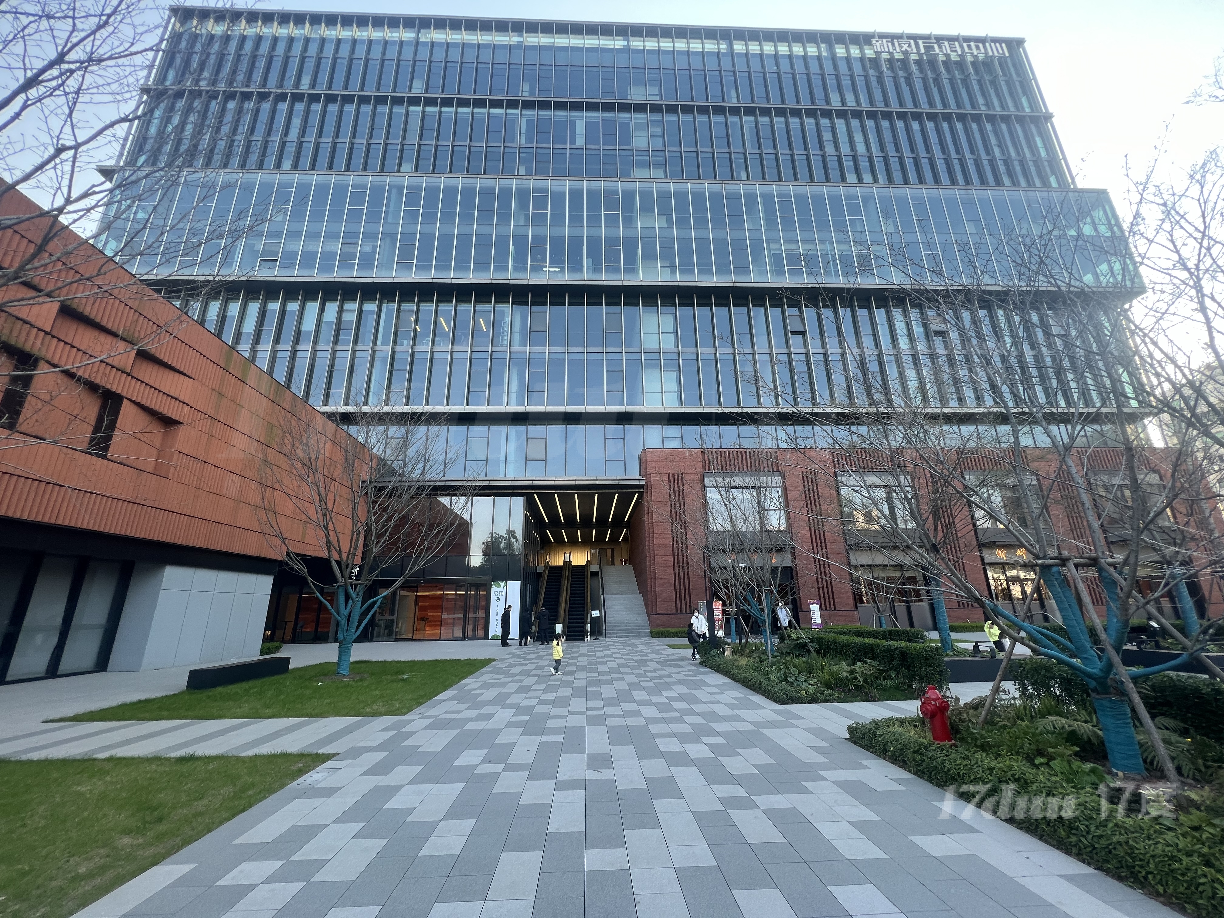 莘庄站 新闵万科中心 150平办公室出租 随时看房