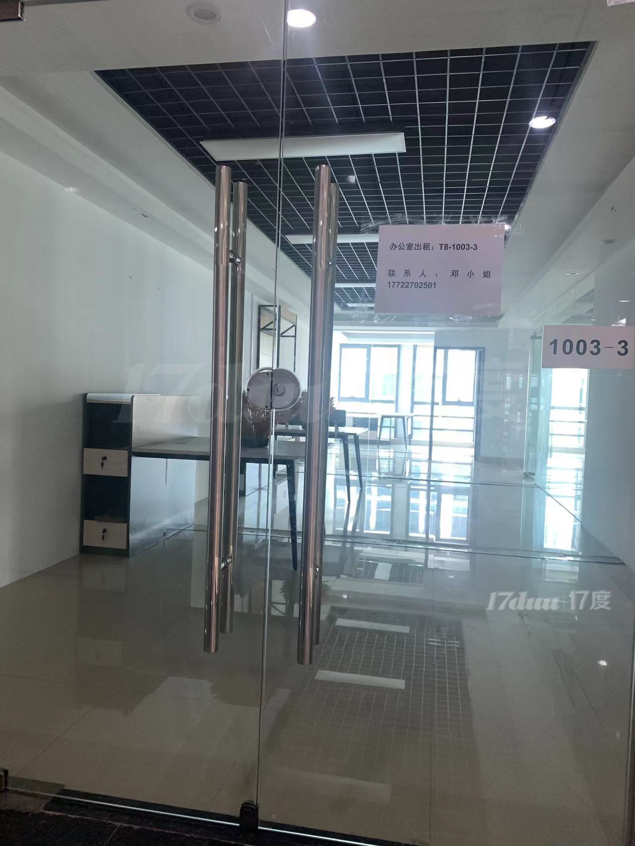 业主直租近地铁！智慧新城，188平方写字楼带办公桌