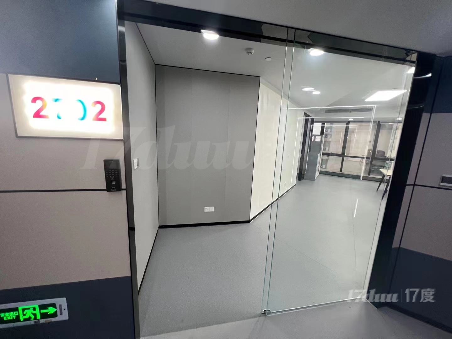 长宁延安西路站（长峰中心）多套小面积，可押一付一。