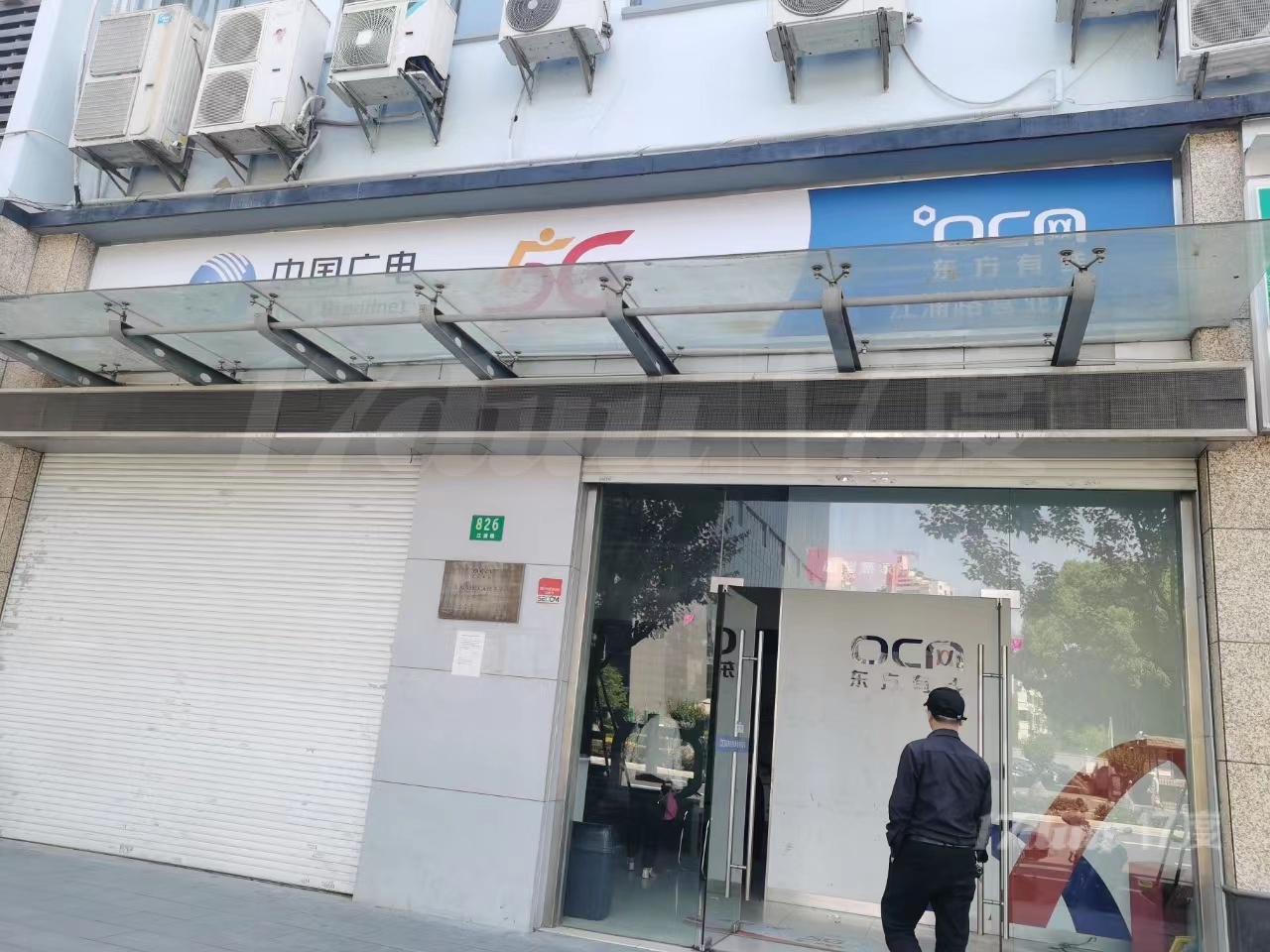 地铁口沿街重餐饮旺铺出租  交通便利  办公楼居住小区集中