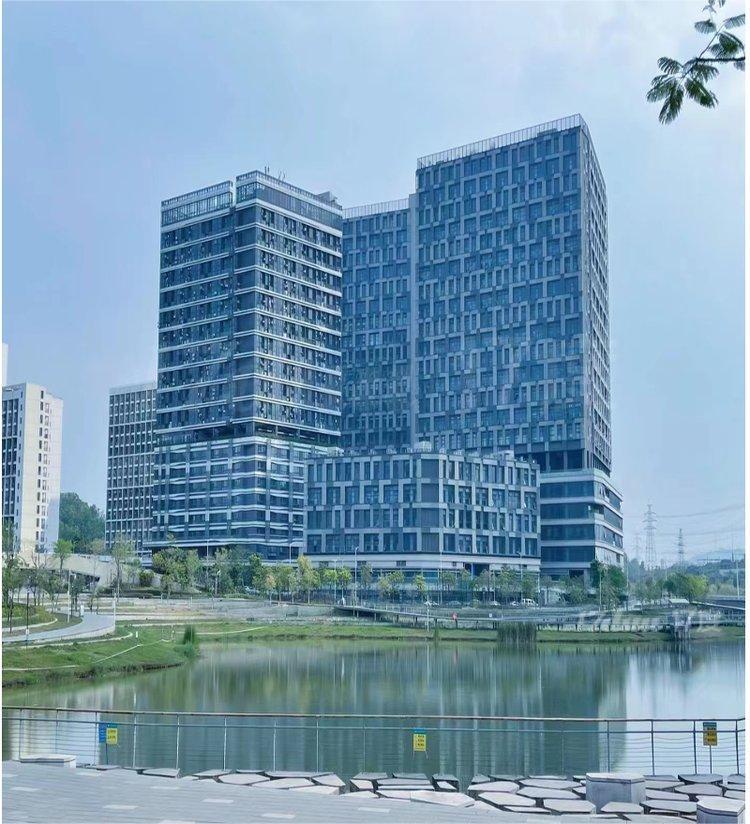 光明大仟里 精装修135平，2+1格局，  带家私配中央空调