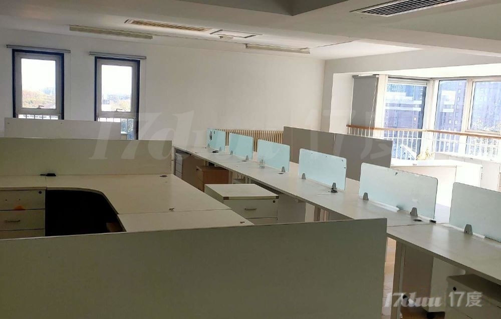 紫竹桥附近韦伯时代豪柏大厦特价房源85平，210平精装带家具