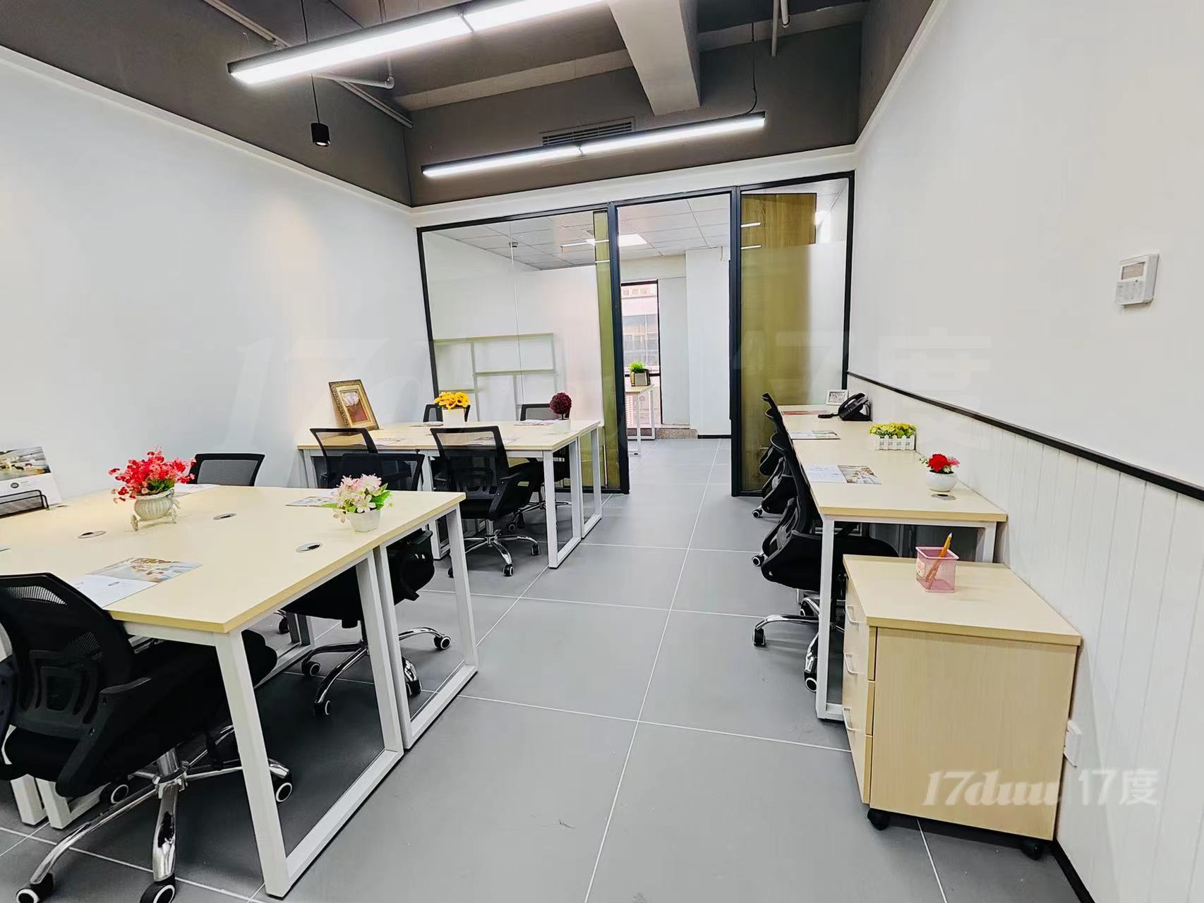 小户型全包式精装办公室出租，地铁口，租期灵活，即租即用