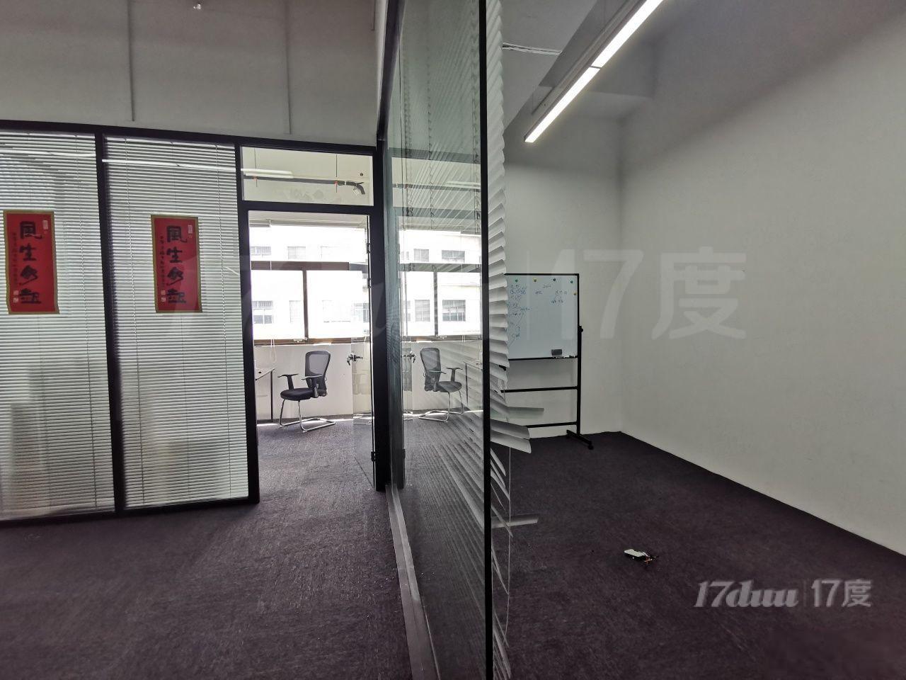 虹钦园135平精装修带隔断 性价比超高