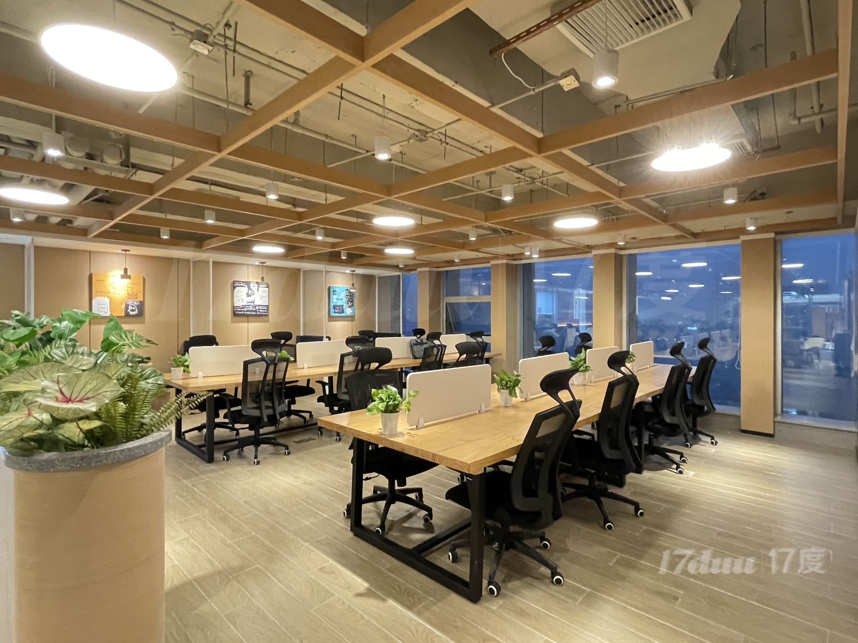 500元卡座，广州市50个店面任选，近地铁，有锁柜冰箱微波炉