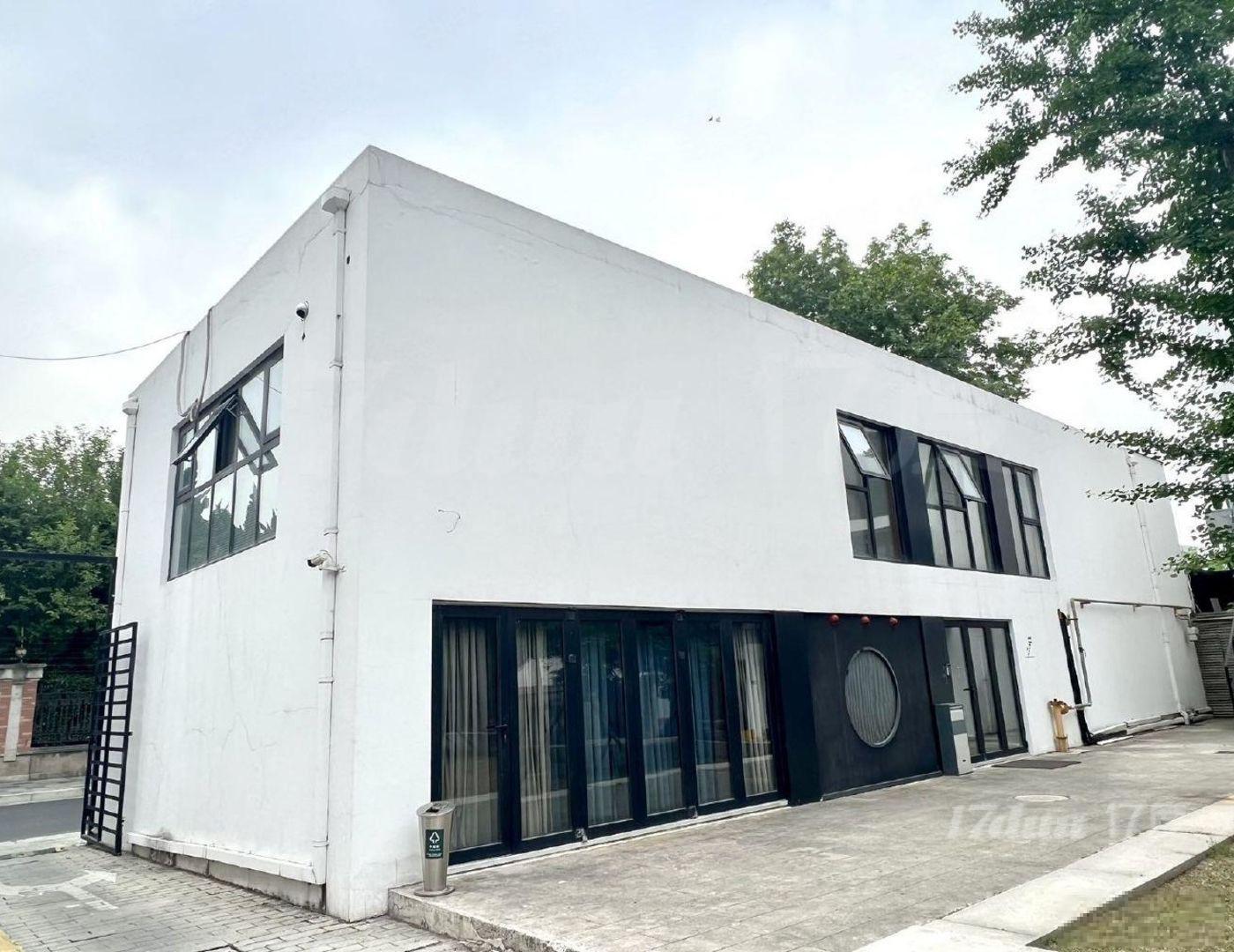 古北城道丨沿街独栋小白楼丨私密性好丨停车便利丨业态不限丨
