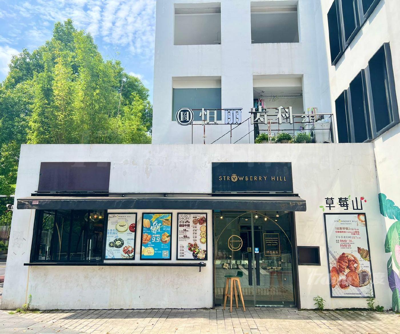 长宁古北黄金城道，1楼商铺220平两侧展示面，可轻餐饮