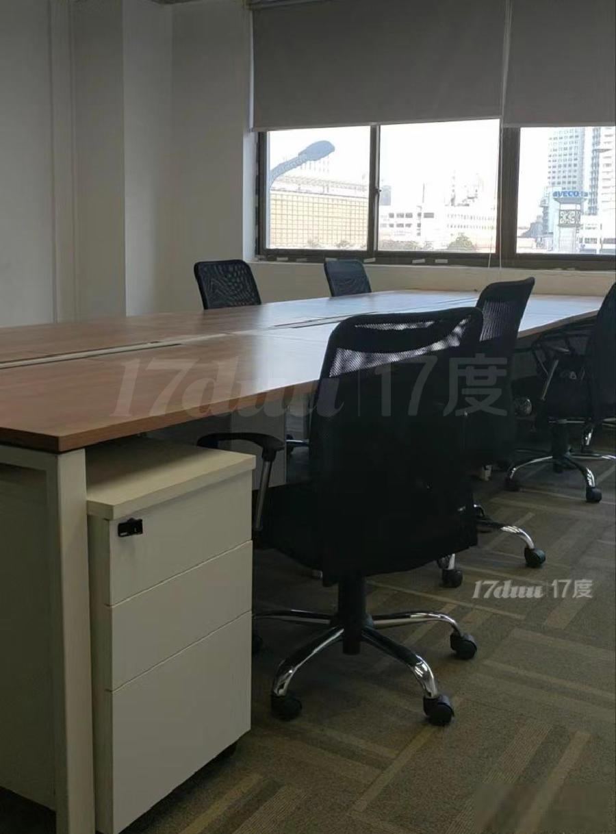 火车站商圈55平，邮电大厦，精装修带家具，多面积出租
