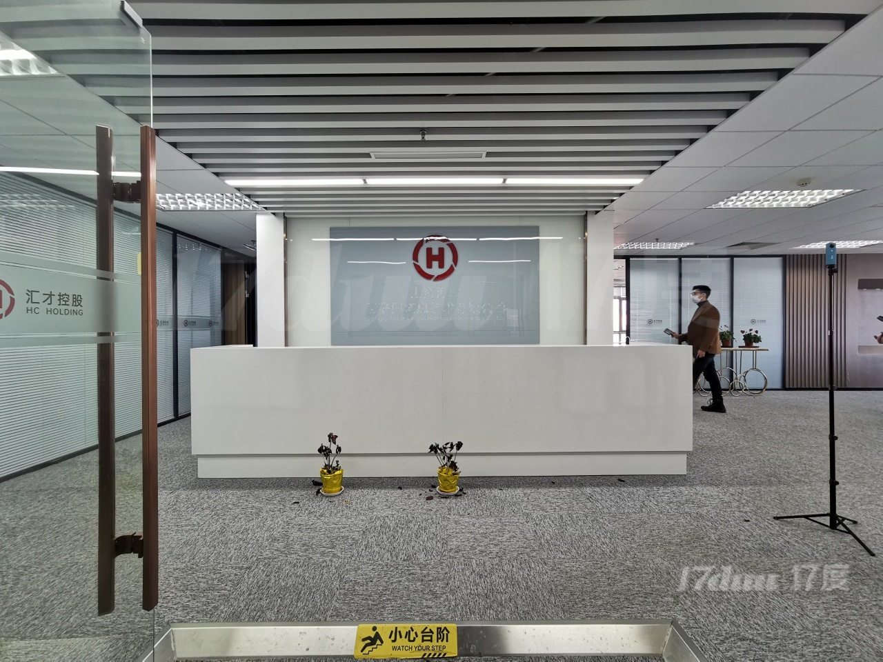 岚皋路新城市精装带家具 户型方正落地窗 特价出租近创享域