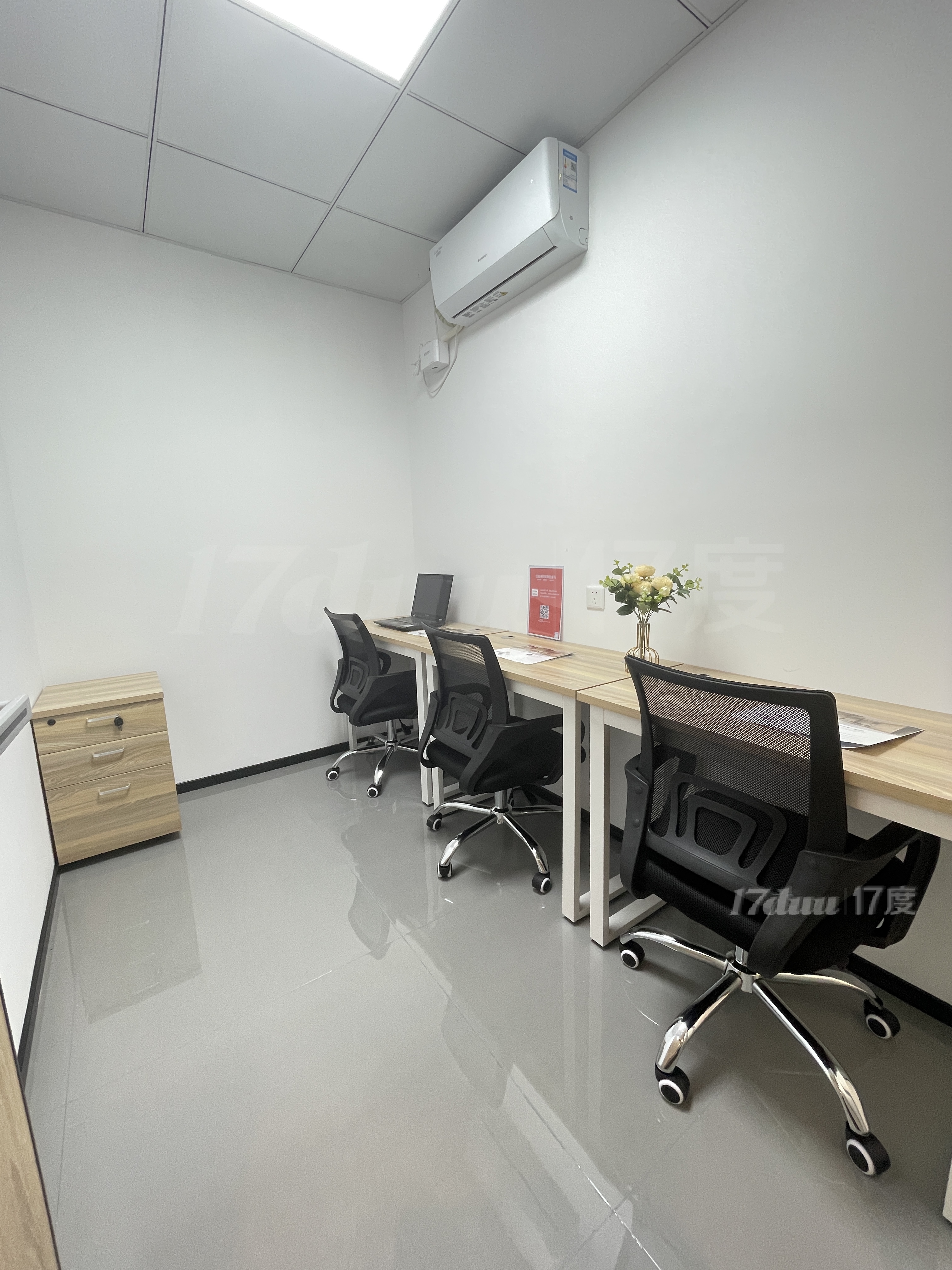 福田华强北地铁口办公室直租，配套齐全，交通便利，拎包费用全包