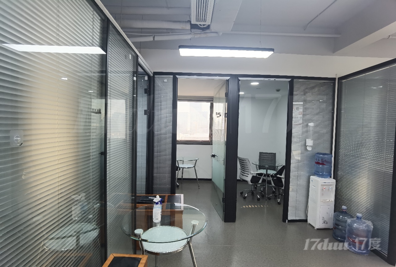 14.4号线双轨上盖 永华大厦 精装带家具 正对电梯业主直租