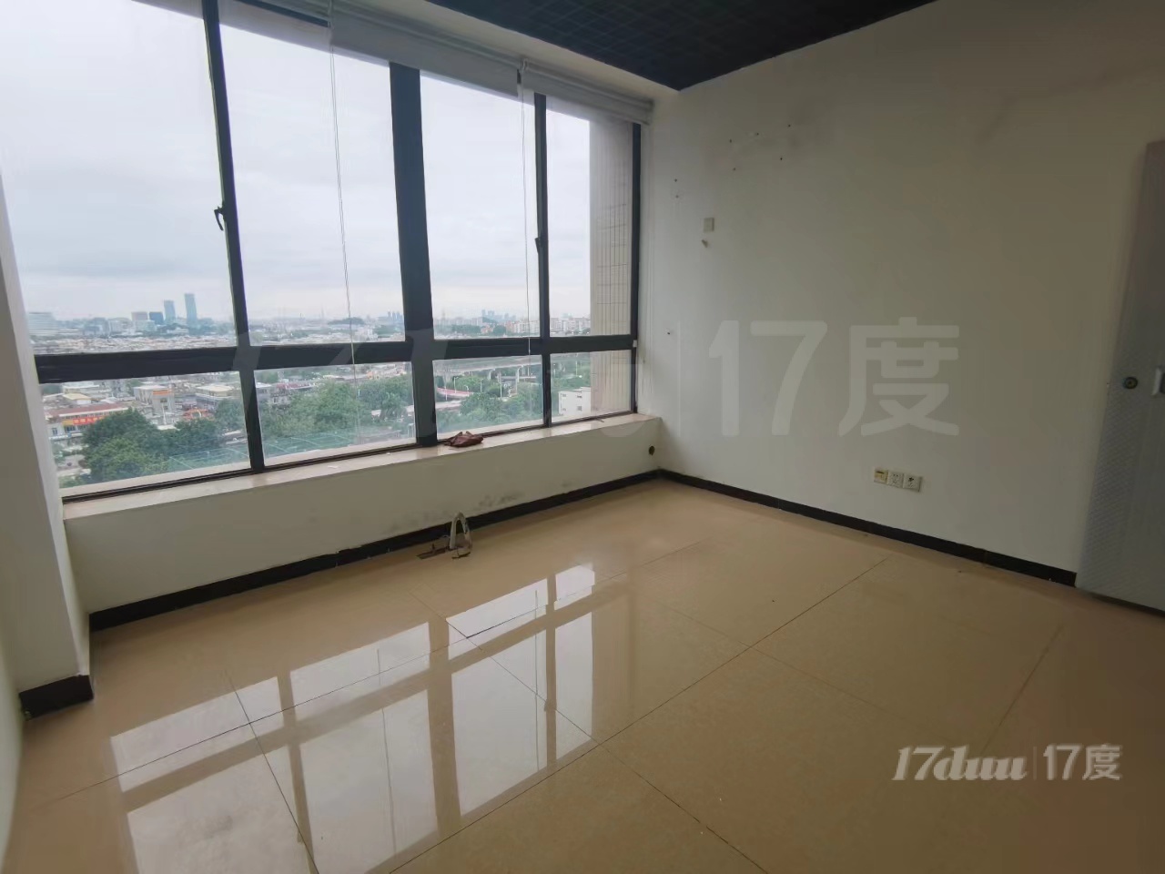 启盛会展产业园---写字楼出租，格局方正，高层采光好