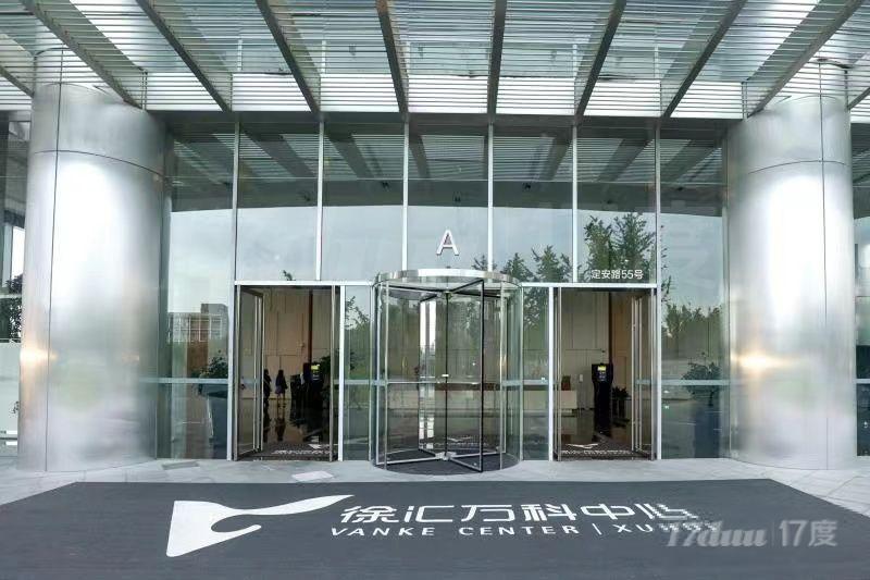万科中心1/3/15号线地铁出口 精装带家具 落地窗 房型正