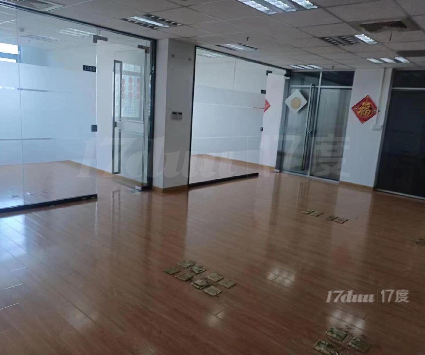 南翔医院旁边，距离地铁11号线南翔站1公里，112至195㎡