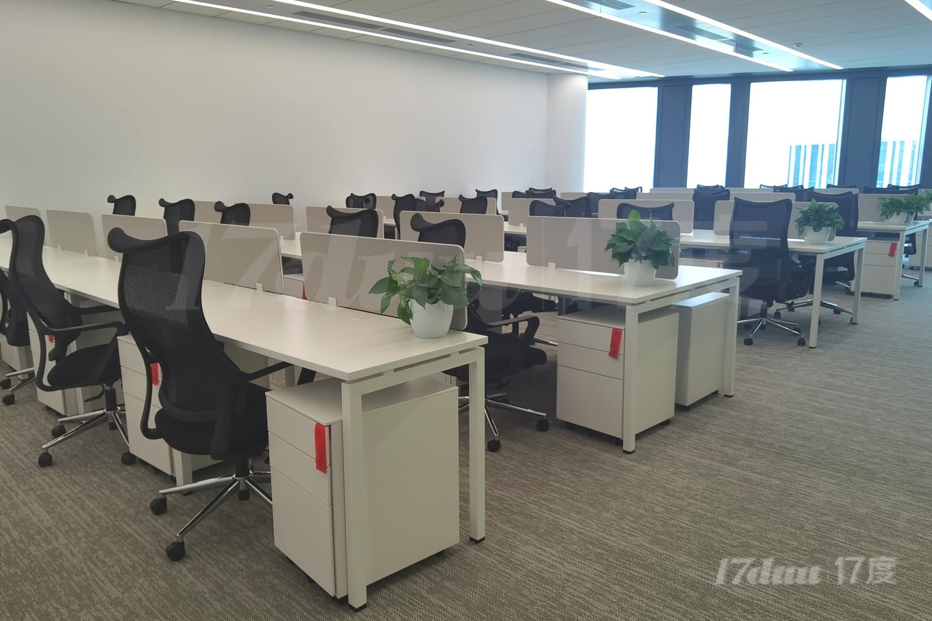 双轨大连路地铁口 东南双面采光 全新装修拎包办公临北美合生