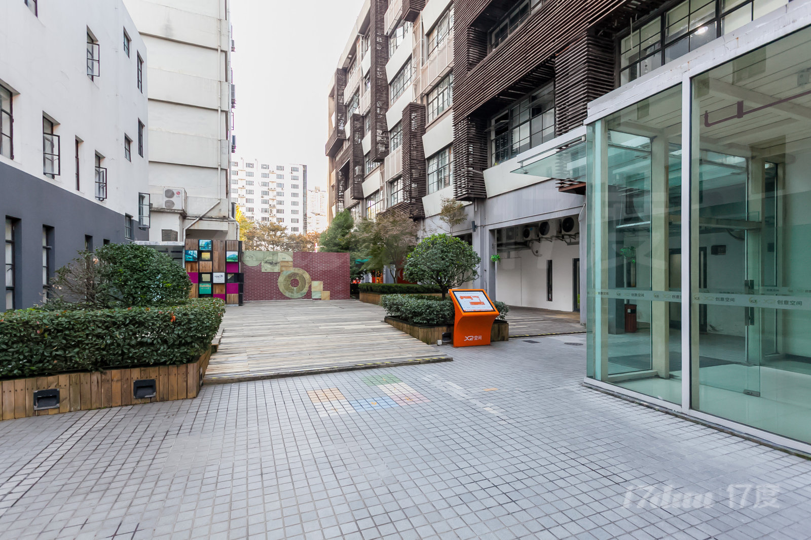 黄浦老西门（越界智造局）园区办公，欢迎预约。
