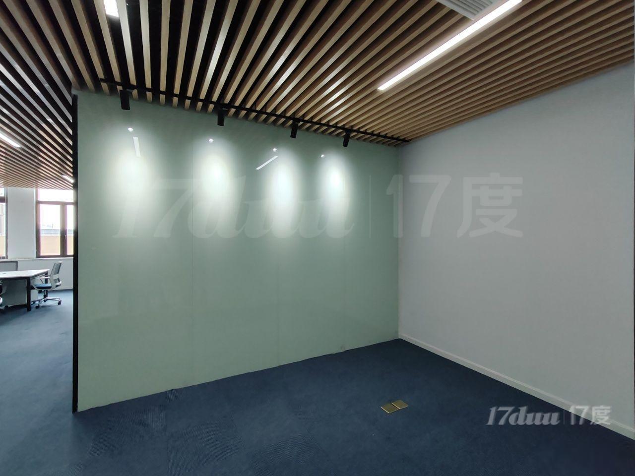 虹桥融信绿地小面积办公室出租 花园式办公 精装带办公家具