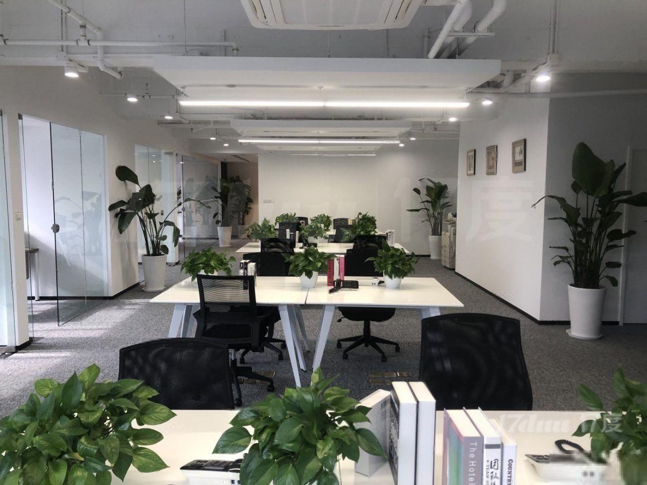 南京西路地铁口，精装办公整层出租，可分割，近兴业太古汇会德丰