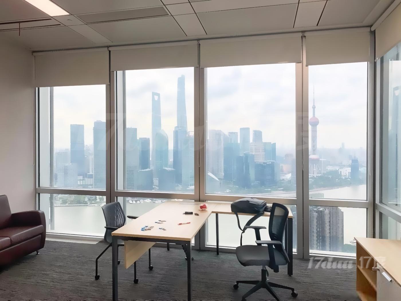 地铁口！新地标商业齐全！北外滩来福士 高区江景房 精装带家具
